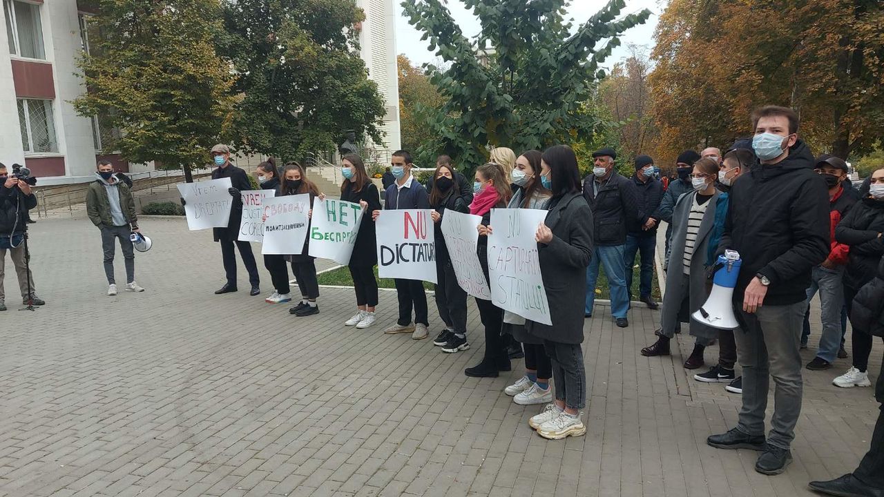У здания Апелляционной палаты проходит пикет в поддержку Стояногло.