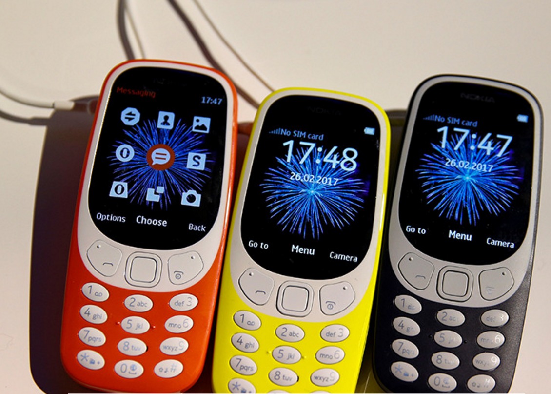 Современная Nokia 3310 отличается от старой модели еще и более светлым, ярким дизайном.