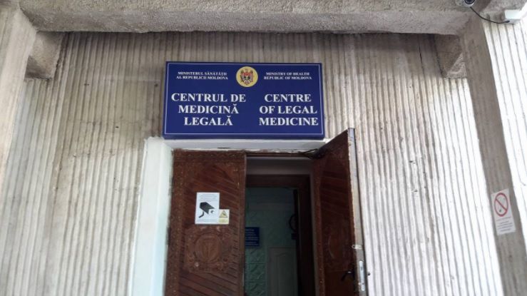 Fostul director al Centrului de Medicină Legală, adjunctul și un expert, trimişi în judecată 