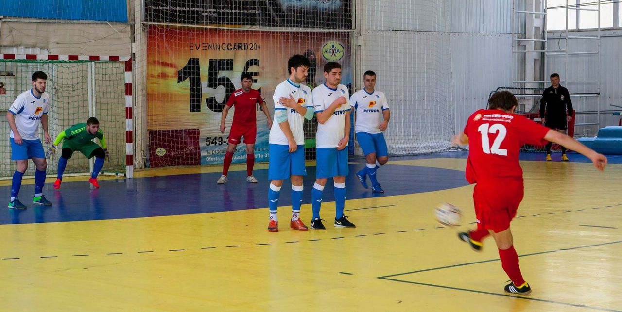 La Chișinău a demarat turneul Open Cupa Presei la futsal