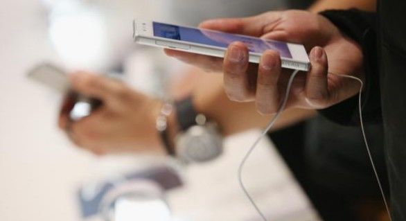 Nouă lucruri care omoară bateria telefonului. Foto: digi24.ro
