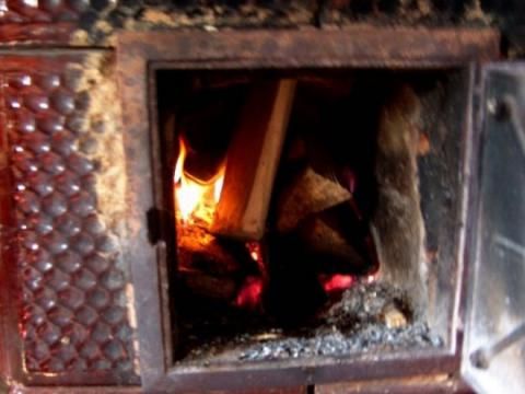 Hâncești: O femeie a murit într-un incendiu provocat de sobă