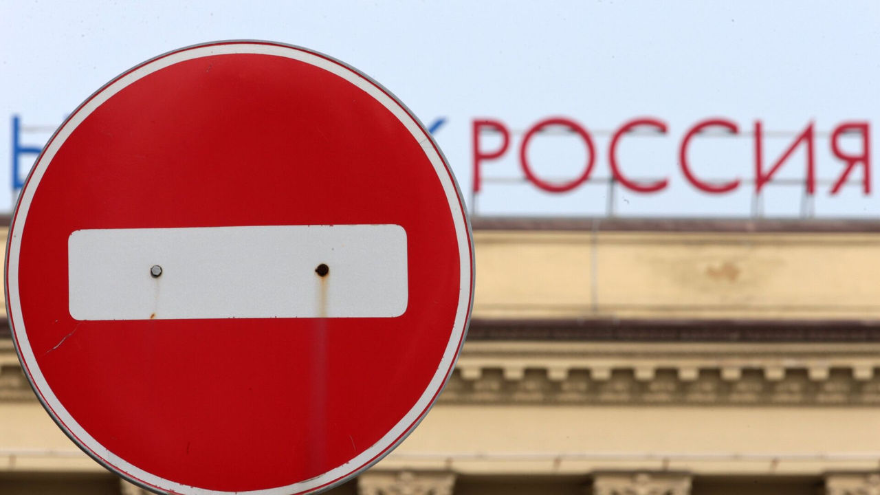 Канада вводит новые санкции против РФ за войну в Украине.