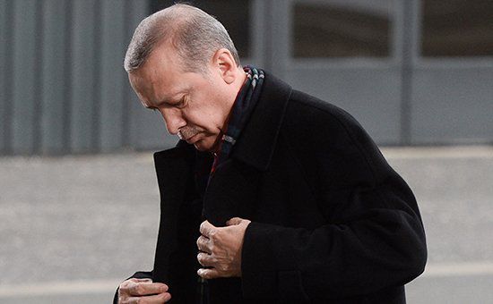 Турецкий президент через открытое окно «мерседеса» уговорил его отказаться от своих намерений.