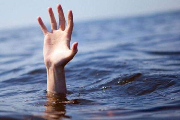 Un adolescent s-a înecat în iazul din apropierea localităţii.