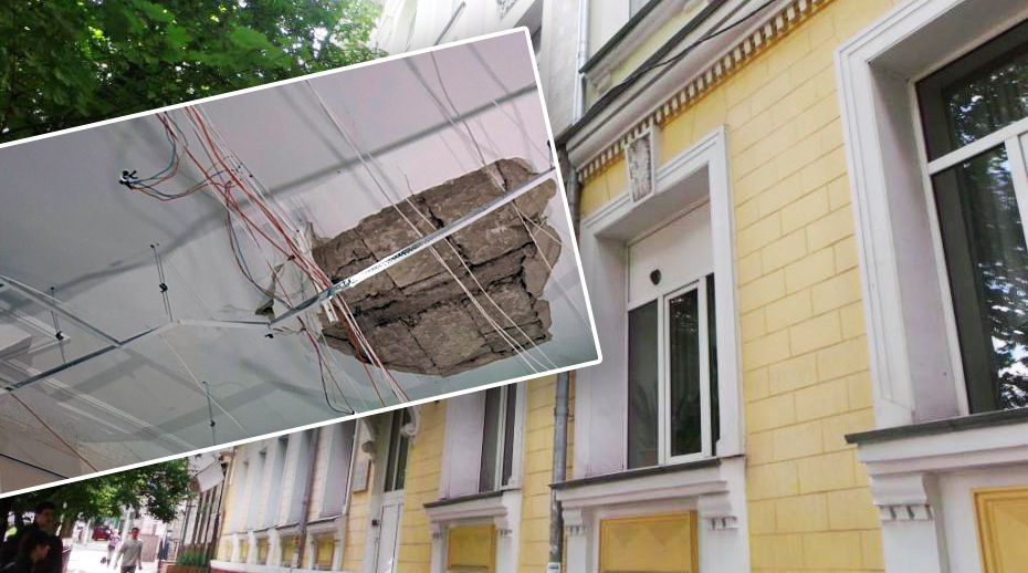 В столичном лицее обвалилась часть потолка.