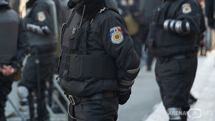 În schimbul acestor sume, poliţiştii au promis că nu-i vor trage la răspundere penală pentru infracţiunile comise.