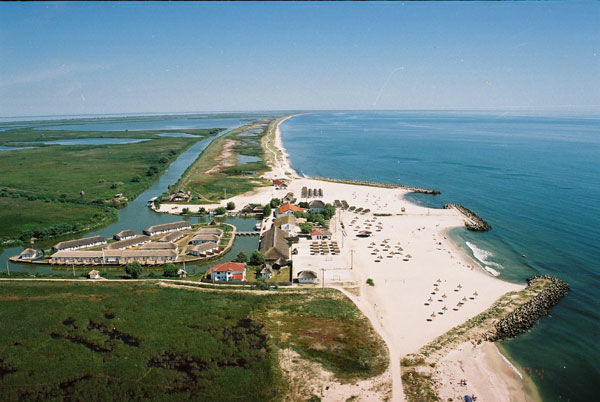 Complexul turistic Gura Portiţei din Delta Dunării aşteaptă aprobările pentru demararea unui proces de renovare.