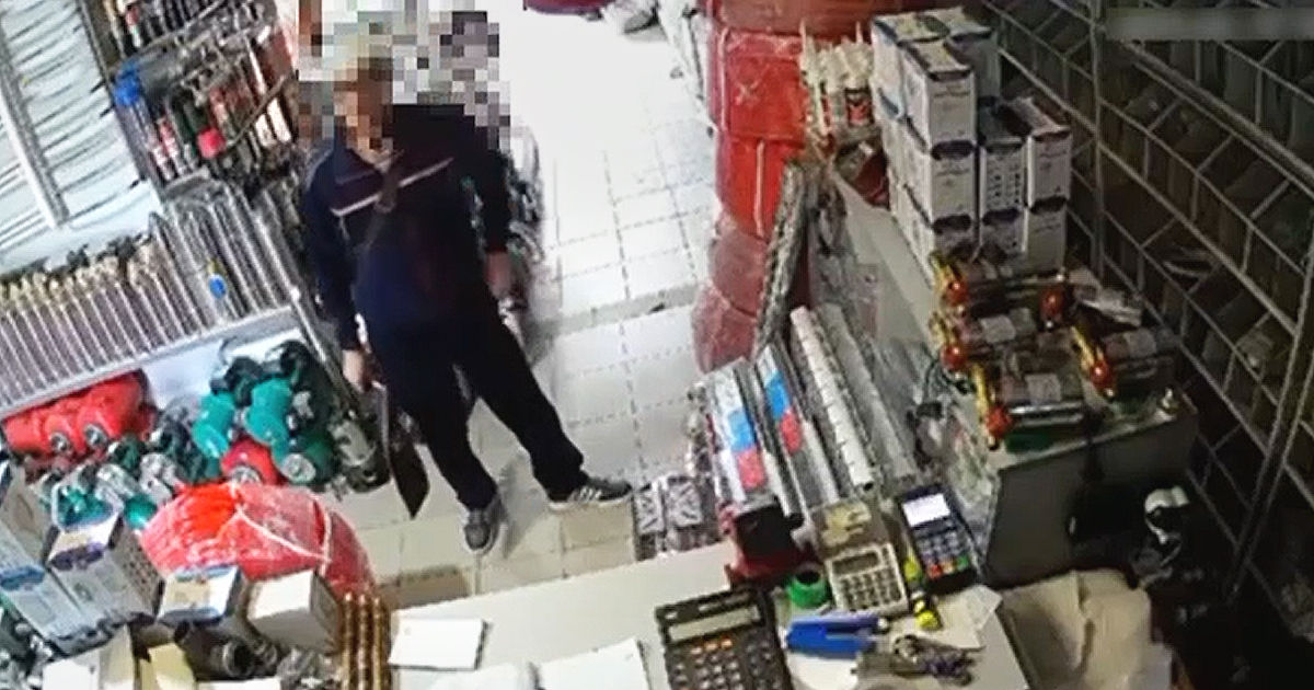 Мужчина из Ниспорен подозревается в краже денег из магазина в столице.