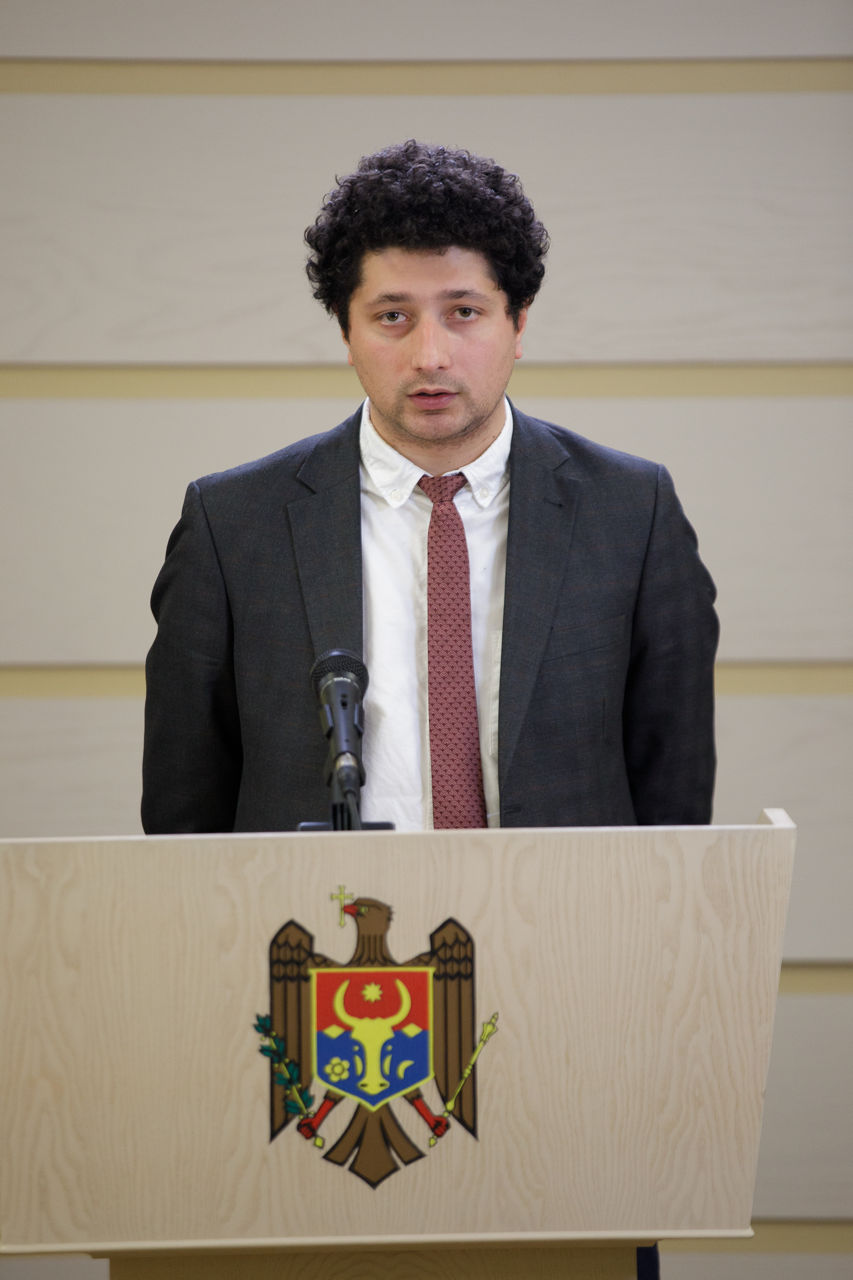 Депутат PAS Раду Мариан.