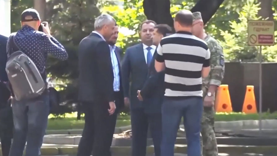 Полторак заявил, что Зеленский вовсе его не толкал. 