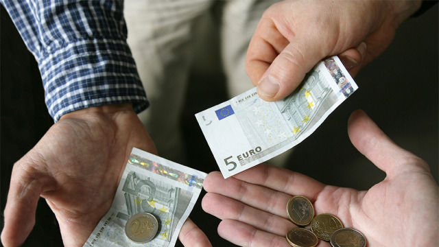 Cât se câștigă în UE? Angajații din unele țări primesc 5 euro pe oră
