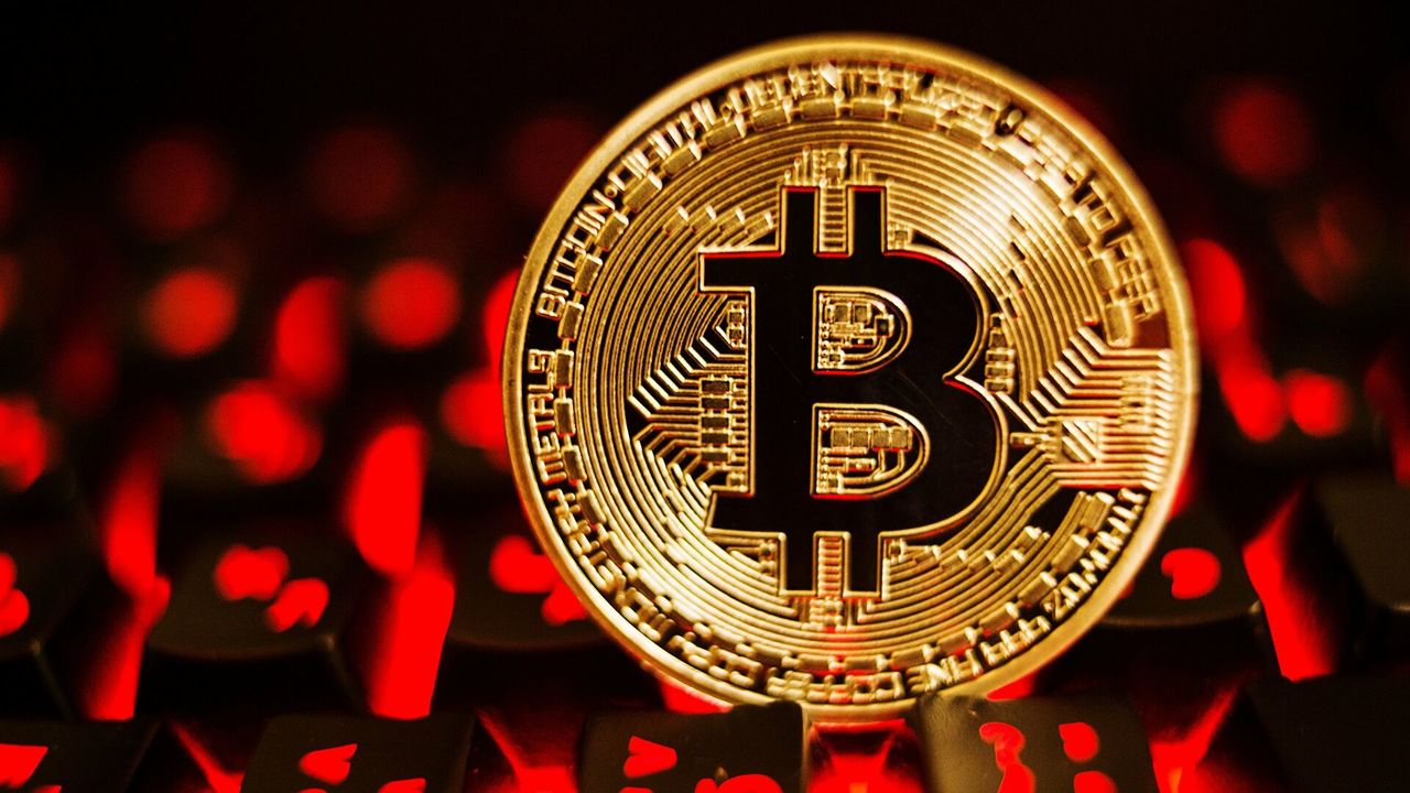 Рынок криптовалют "упал" - Bitcoin – самый дешевый за полгода.