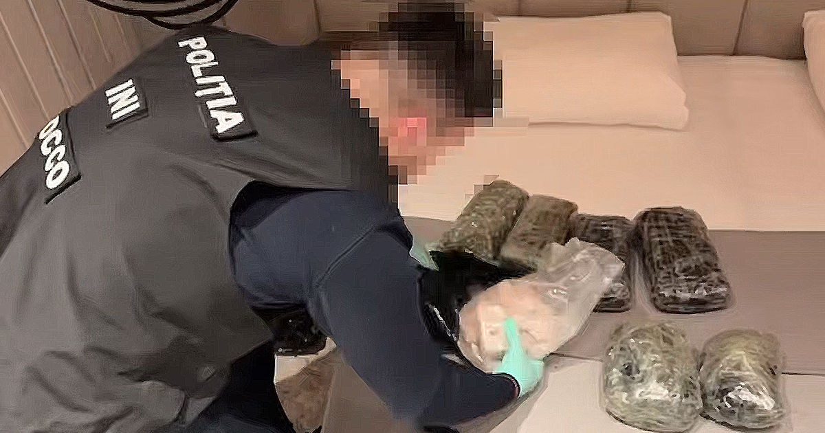 Circa 10 kg de droguri, ridicate într-un hotel din Anenii Noi: Patru persoane, reținute.