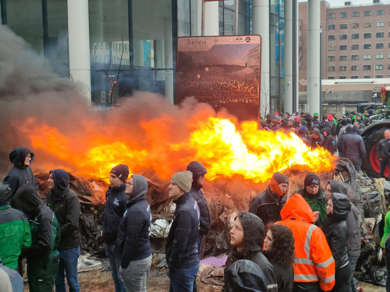 Фермеры протестуют против политики ЕС в Брюсселе.