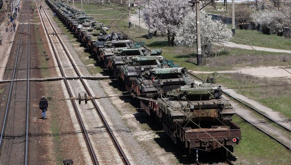 В настоящее время завершается вывоз из Крыма гусеничной и колесной техники.