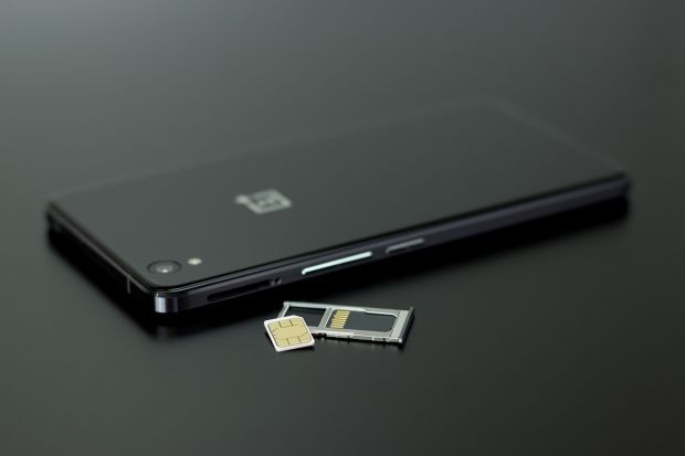Noile telefoane nu vor mai avea sloturi pentru cardul SIM.