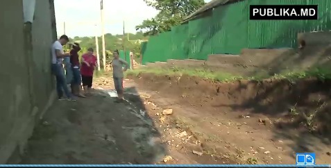 Местные жители говорят, что неоднократно обращались в мэрию села.