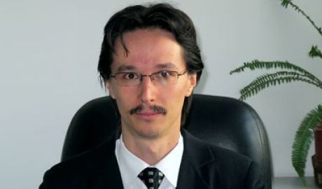 Un element crucial în reformarea sistemului judiciar îl reprezintă excluderea influenţei politice. Foto: luju.ro