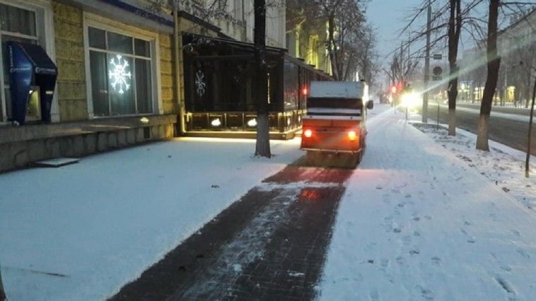 МП "Exdrupo" задействовала 15 спецмашин, было разбросано 214 тонн соли и 47 тонн смеси песка с солью.