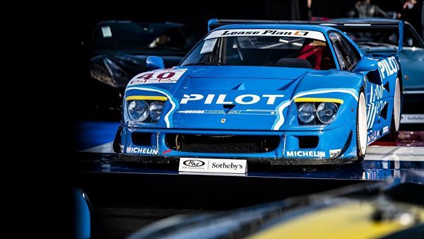 Редкий гоночный суперкар Ferrari F40 LM 1987 года, проданный на аукционе Sotheby’s в Париже за 4,3 миллиона евро.