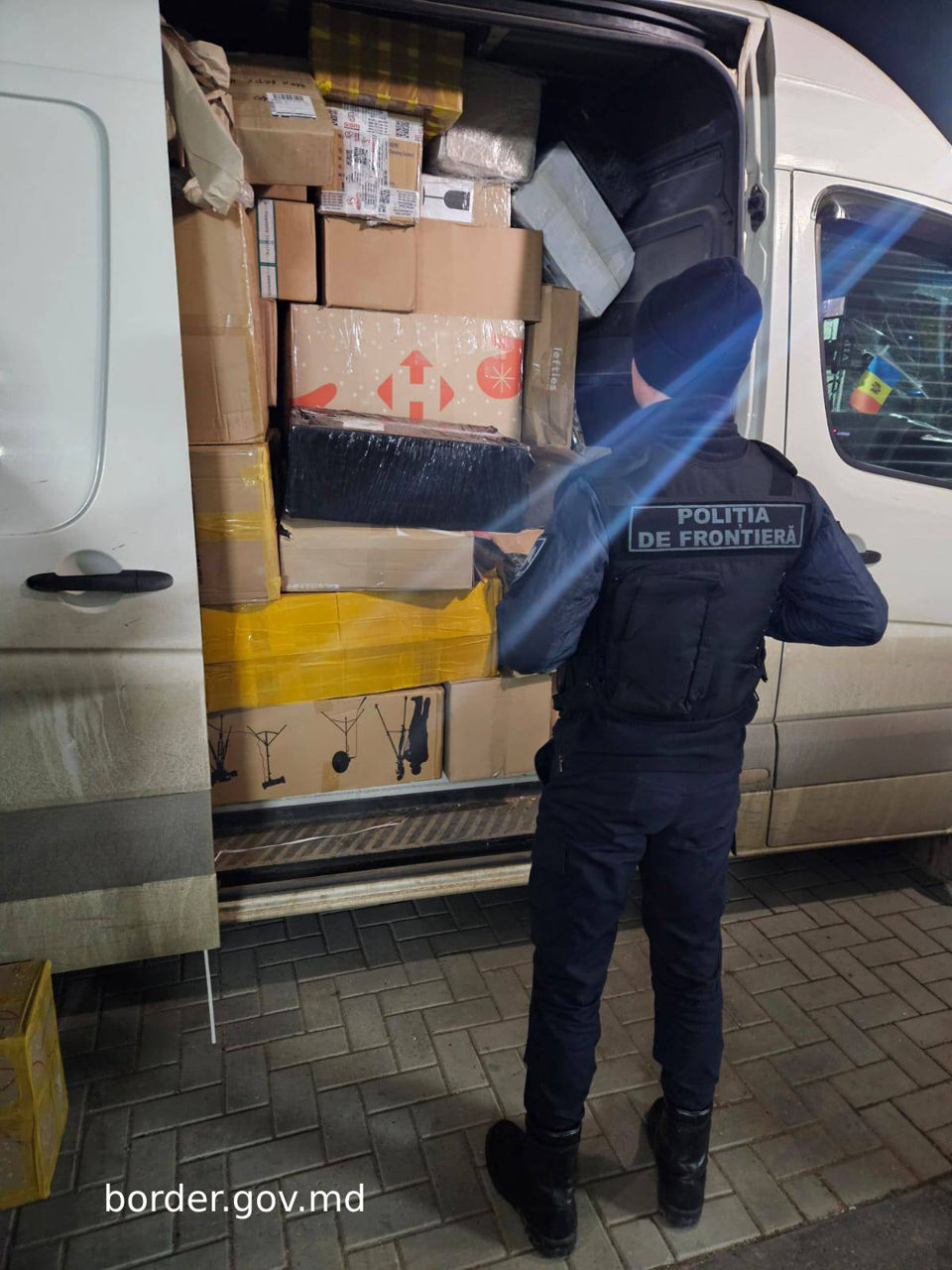 На КПП "Тудора-1" конфисковали контрабанду товаров на 1 миллион леев. Фото: border.gov.md