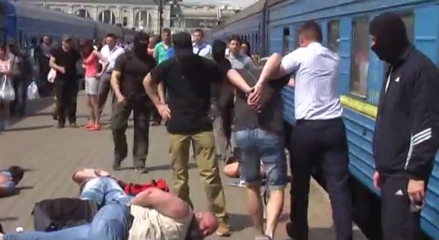 В Одессе задержали 8 диверсантов, едущих "на обучение" в Россию.