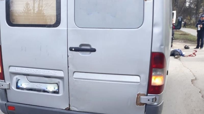 В Бричанах водитель, двигаясь задним ходом, насмерть сбил женщину.