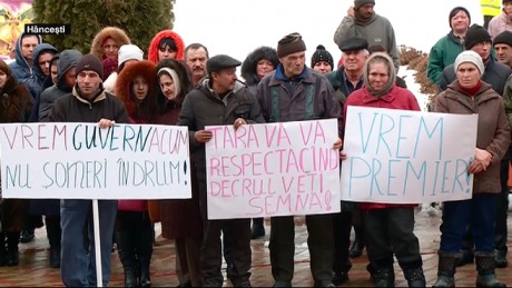 Люди против политической нестабильности.