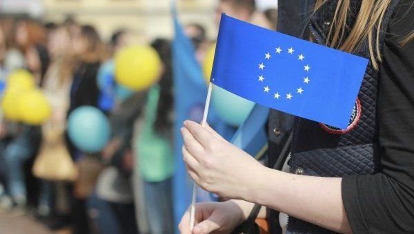 Европа пишет механизм приостановки безвиза, а нардепы — обращение к европейским коллегам.