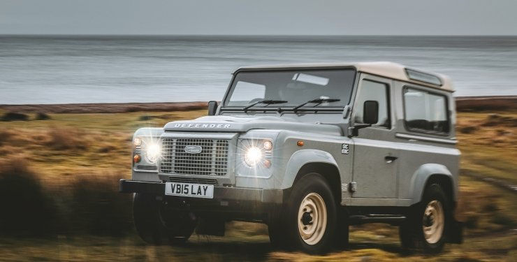 Возвращение легенды: Land Rover возродил классический Defender.