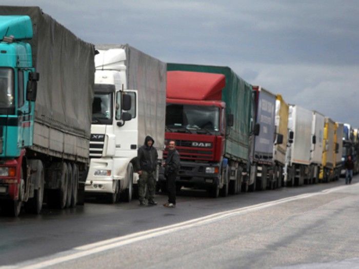 Garanţia financiară la Carnetele TIR se poate scumpi de la 60.000 până la 100.000 de euro. Foto: mediafax.ro