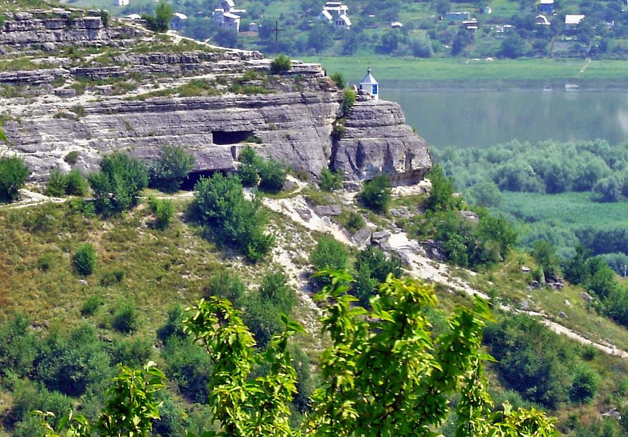31 мая - Компания Bisconsult приглашает продолжить познавательные экскурсионные поездки по нашей стране, совершив поездку в монастырь Сахарна – «Святая Троица».