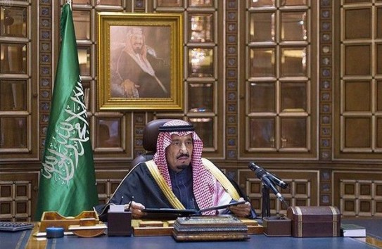 Король Саудовской Аравии Салман бин Абдульазиз распорядился о вознаграждении госслужащих, пенсионеров и учащихся в размере двухмесячной выплаты