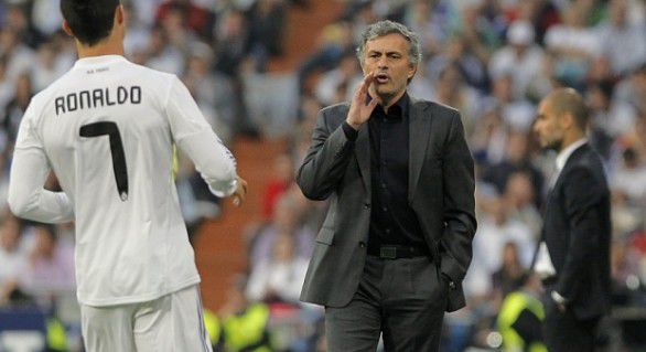 Roman Abramovici vrea să reconstruiască Chelsea în jurul lui Cristiano Ronaldo şi este dispus să plătească peste 100 de milioane de euro pentru a-l readuce pe portughez în Premier League.