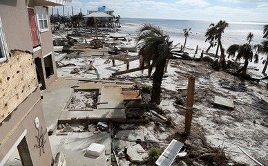 Десятки тысяч туристов в Таиланде отрезало от мира ураганом «Пабук».