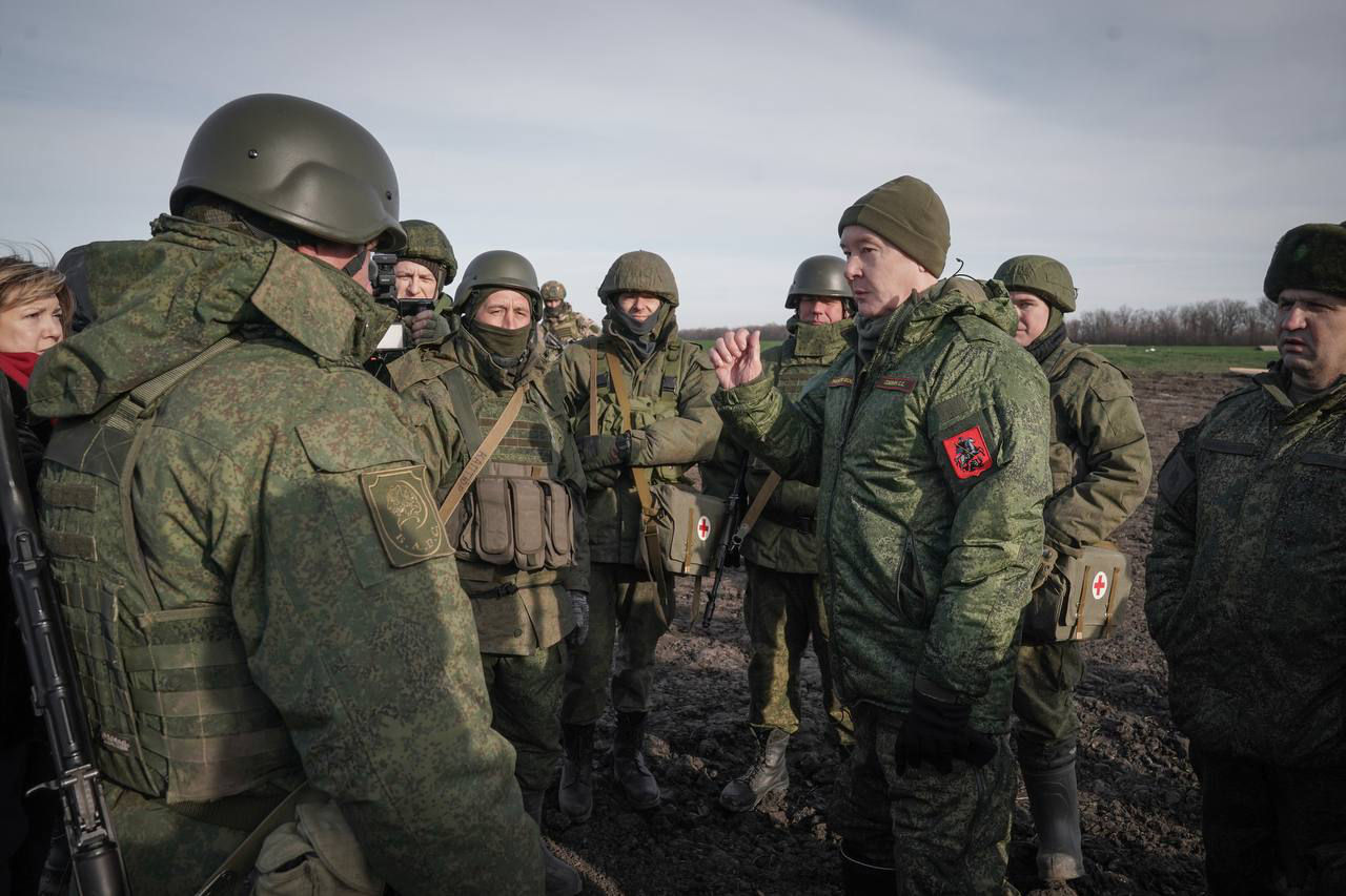 Сергей Собянин съездил на «линию обороны» российских войск в Украине.
