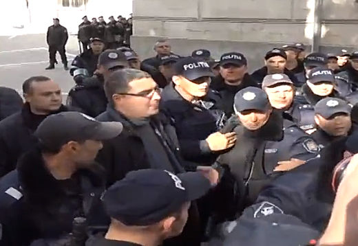 Усатый: Меня посадили в камеру, в которой до этого сидел Филат.