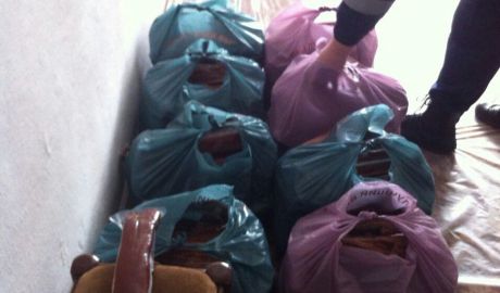 Peste 200 de kilograme de carne afumată au fost aduse ilegal din Ucraina. Marfa a fost descoperită într-un microbuz de pe linia Otaci-Bălţi.