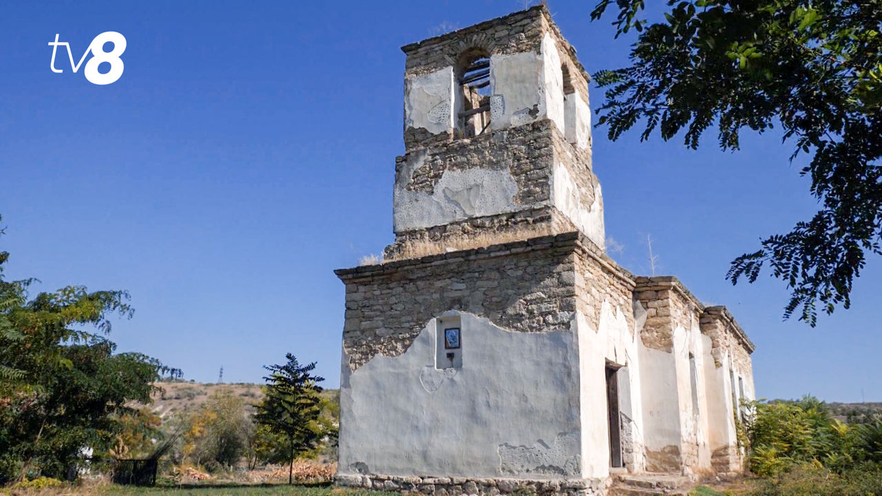 В Жора-де-Мижлок на берегу Днестра разрушается старинная церковь.