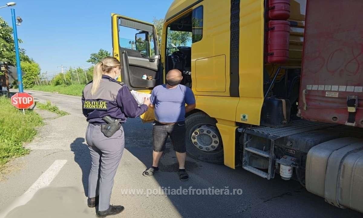 В Румынии на границе за рулем грузовика обнаружили пьяного молдаванина.