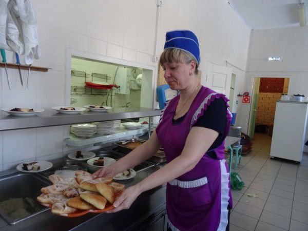 Власти пытаются заполнить более чем 100 освободившихся вакансий.