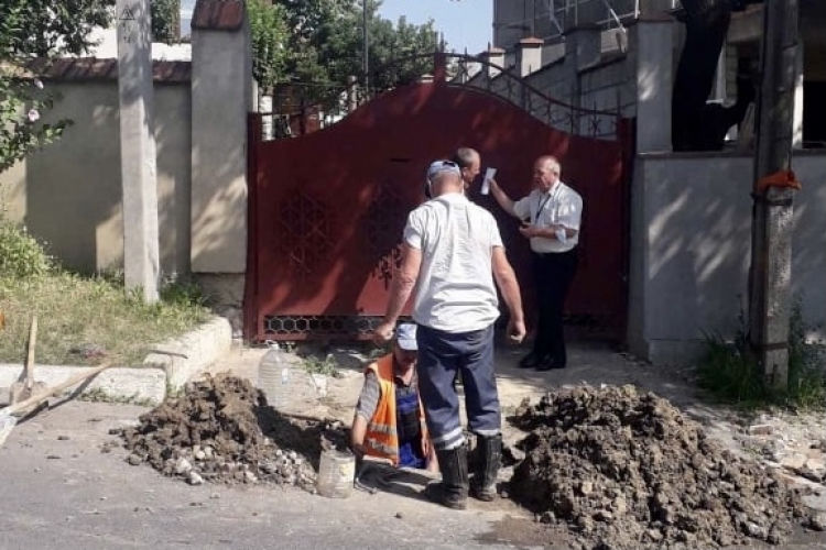 ACC отключает воду незаконно подключившимся потребителям.