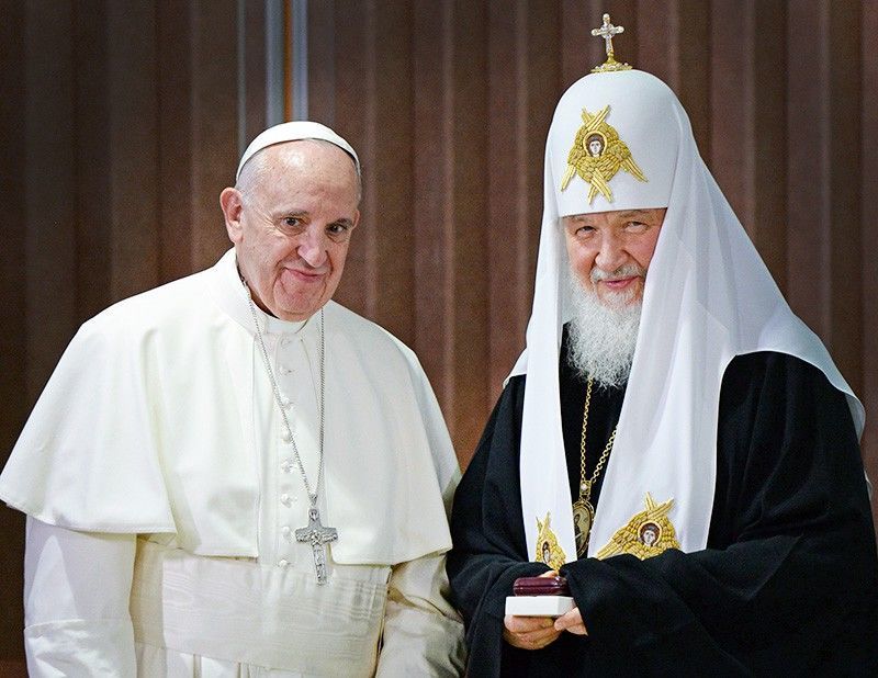 Papa Francisc, întrebat în legătură cu proiectele sale de călătorii internaționale, a declarat: „Nu pot să merg în Rusia, deoarece ar trebui să merg de asemenea în Ucraina”.