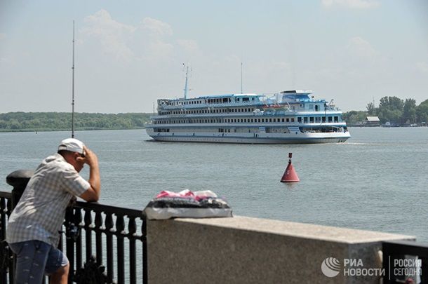 Лайнер Генерал Ватутин прибыл в Ростов.