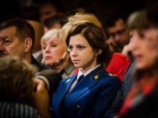 Наталья Поклонская стала брюнеткой.