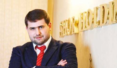 Сегодня на дне рождения скандально известного бизнесмена будут выступать знаменитые в России артисты.