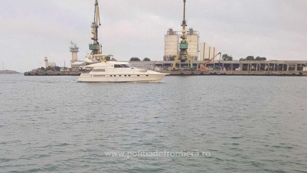 Un moldovean prins pe un yacht plin cu țigări în portul din Constanța. 