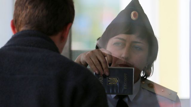 Турчинов заявил о необходимости ввести визовый режим с Россией. Фото: tass.ru