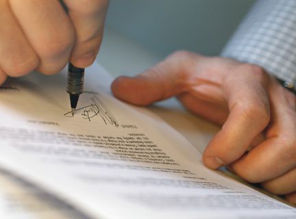 Suspecţii s-au dovedit a fi locuitori ai Capitalei, cu vârstele de 28 şi respectiv 46 ani. Foto: ziare.com